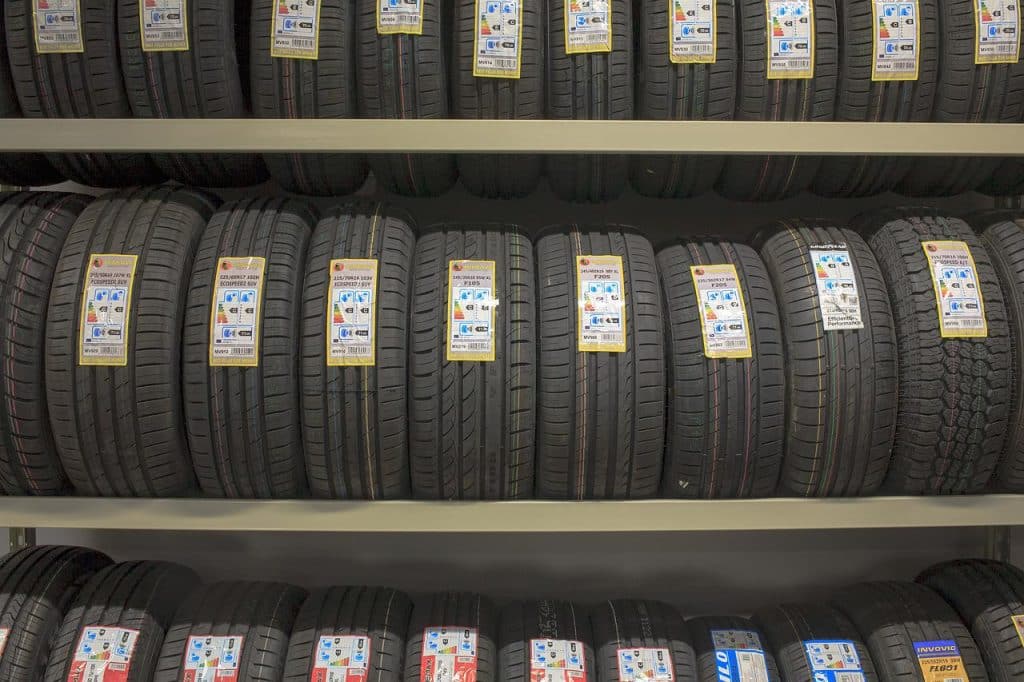 car tires, product shelf, summer tires-4792115.jpg